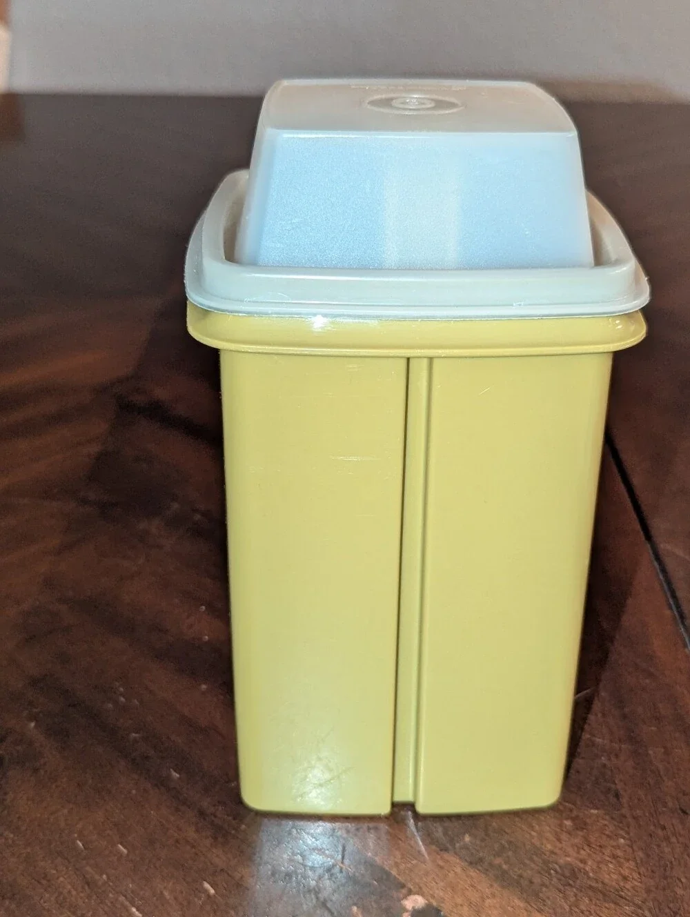 Vintage Tupperware Green Pickle Keeper With Strainer & Lid Model 1330-3 Made USA